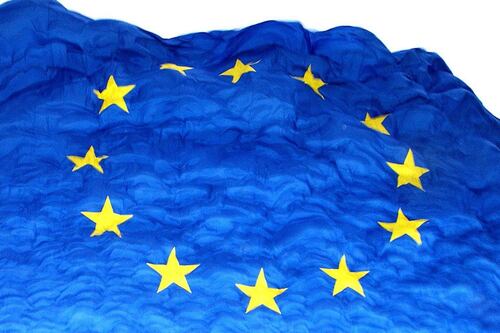 Altro che cristiana, il vuoto identitario della bandiera Ue: l'affondo di Paragone