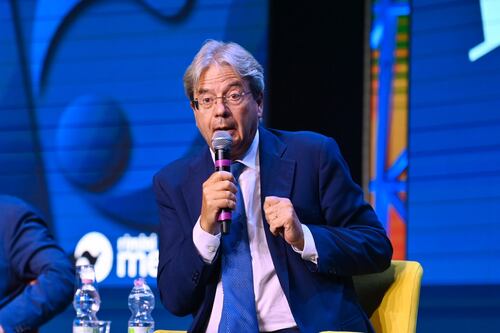 Austerity finita, ma è uno scherzo. L'annuncio e poi la retromarcia di Gentiloni