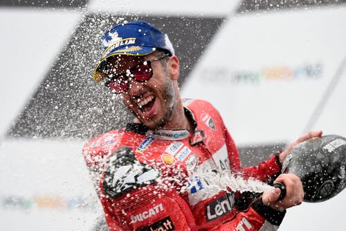Beffa Marquez all'ultima curva. In Austria la spunta Dovizioso