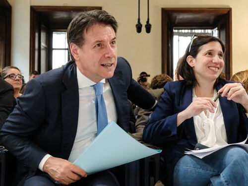 Atreju, Conte punzecchia Elly: "Mi dispiace si sia ritirata"