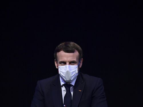Francia, il premier Macron positivo al coronavirus