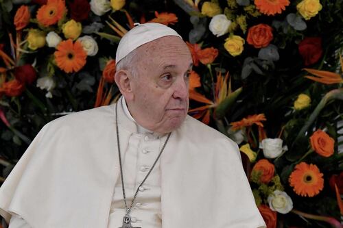 Il Papa dà l'avviso di garanzia a Conte