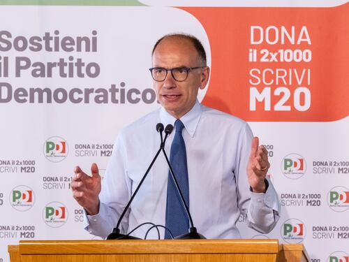 Regione Lazio, caos tra i democratici: Enrico Letta interviene e blocca le primarie