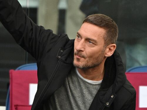 Francesco Totti rompe il silenzio su Ilary Blasi: "Non ho tradito io per primo". Gli sms spiati, la storia con Noemi Bocchi