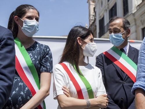 L’alleanza per alzare lo stipendio ai sindaci: compensi più alti e addio tagli alla Casta
