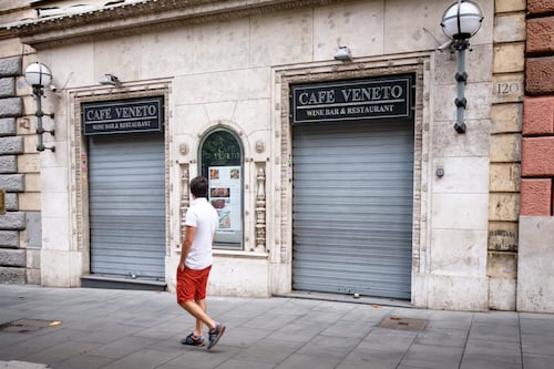 Migliaia di cause contro il premier Conte: i risarcimenti salveranno l'Italia