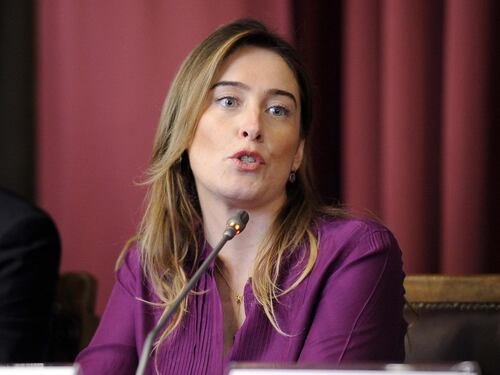 Ministri commissariati dalla Boschi, scoppia la polemica. Lei: sono regole
