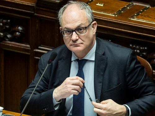 Mini prestito del governo, chi prova a prendere i soldi viene trattato da criminale