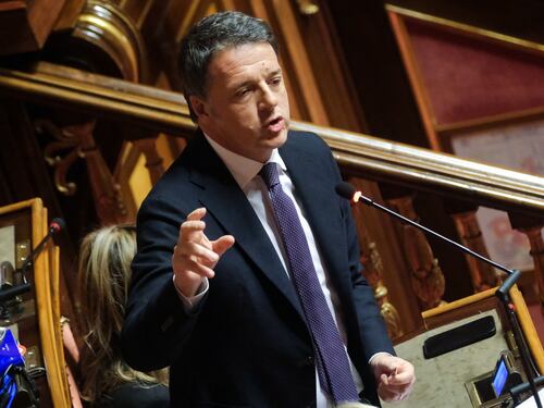 Renzi contro la manovra: "Scandaloso dare soldi alla Serie A"