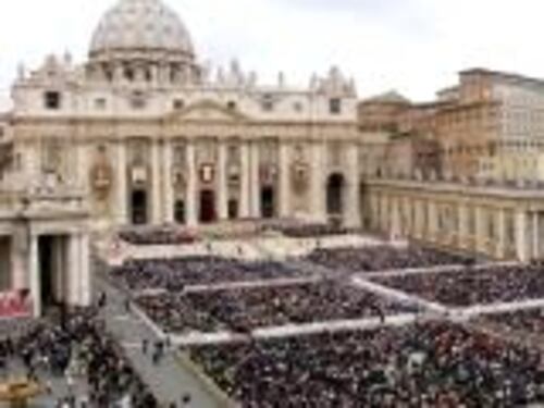 San Pietro invasa dai pullman