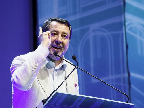 Casa, Salvini demolisce il duo Salis-Fratoianni: “Vergognoso, invito all’illegalità e alla prepotenza”