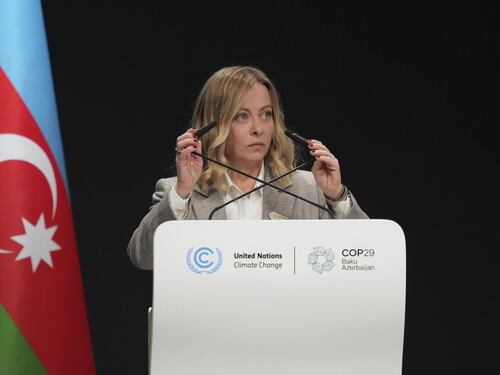 Clima, Meloni: "L'Italia fa la sua parte ma l'approccio ideologico porta fuori strada"