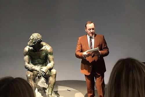 Kevin Spacey riappare a Roma. E legge "Il pugile a riposo"