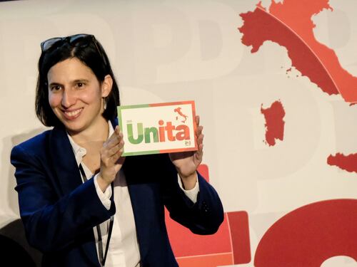 Pd, Schlein accerchiata tra grillini e nuovo Centro. Le rimane solo Renzi