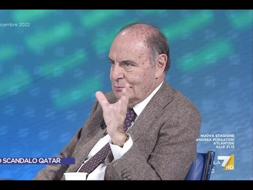Omnibus, “l’ultimo che può parlare”. Così Vespa disintegra il “trasformista” Conte