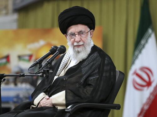 Khamenei incontra il leader di Hamas: "Sosteniamo la resistenza palestinese"
