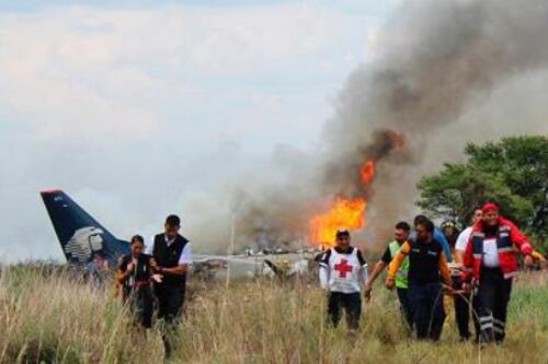 Aereo cade in Messico dopo il decollo. Nessuna vittima