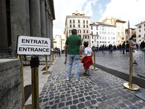 A Roma arrivano i turisti ma gli alberghi sono ancora chiusi