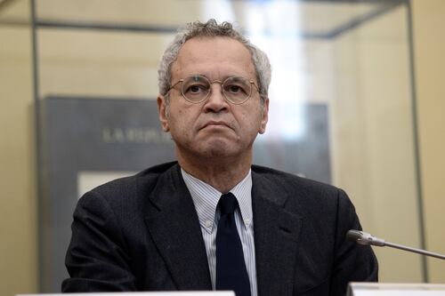 Lettera di minacce a Mentana con insulti e svastica