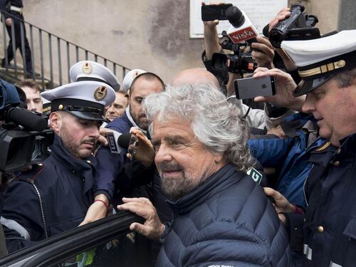Faide, dossier e colpi bassi: il MoVimento è pronto a scaricare la Raggi