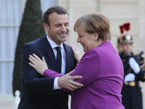 Asse Merkel-Macron: "Il voto in Italia ha scosso l'Ue, va rifondata"