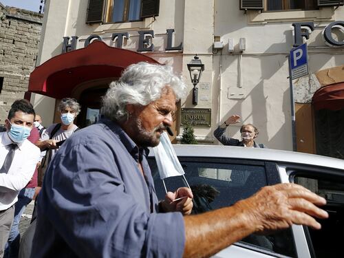 Beppe Grillo nuota in acque agitate con Moby: indagato per traffico di influenze illecite