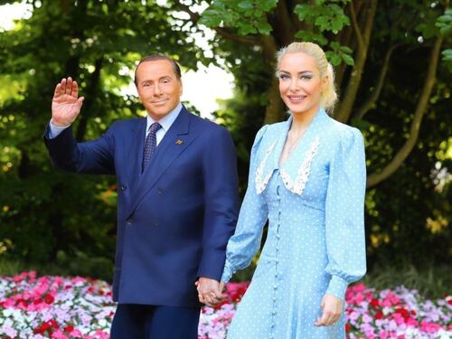 Il compleanno da star dell’eterno Berlusconi. L'avviso agli aspiranti successori: "Io sono Forza Italia"