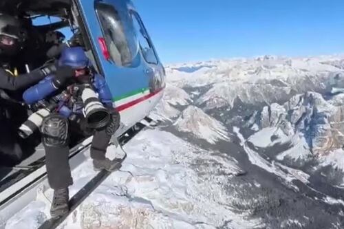 Olimpiadi invernali, le immagini spettacolari di Cortina dall'elicottero della polizia