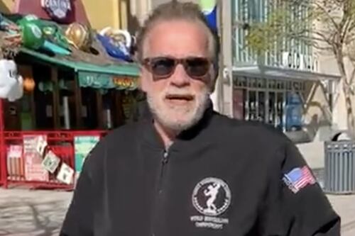 Lockdown in bici, così Arnold Schwarzenegger dice grazie agli americani