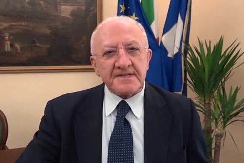 Vincenzo De Luca scatenato fa gli auguri a Aurelio De Laurentiis. Cosa gli dice per il compleanno