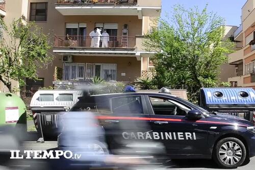 Cadavere carbonizzato sul balcone. Giallo in via Fani