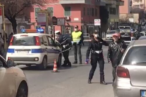 Roma, ecco i posti di blocco dei vigili. Controlli a campione, vince la linea morbida