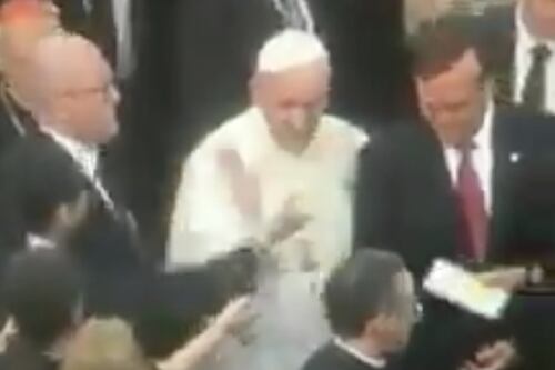 Papa Francesco e lo schiaffo alla suora. Dopo San Pietro spunta un altro video