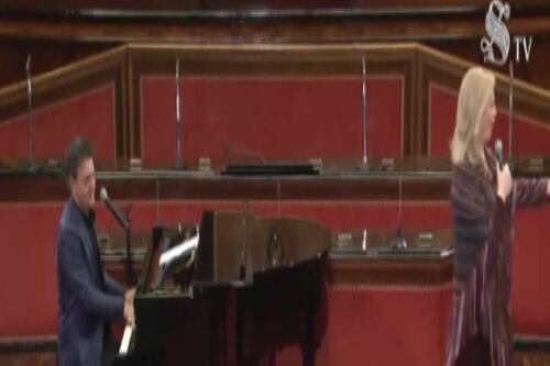 Sanremo al Senato: Iva Zanicchi e Fausto Leali cantano 70 anni di successi