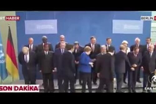 Il "balletto" di Conte. Prova a piazzarsi accanto alla Merkel, ecco dove finisce