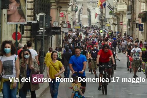Il ritorno alla libertà dei romani, il centro è di nuovo invaso di gente