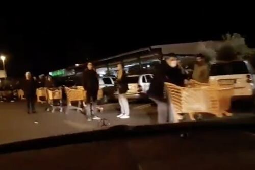 Panico a Roma, fila chilometrica al supermercato aperto di notte