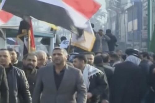 Folla ai funerali di Soleimani a Baghdad. Gli slogan: "Morte all'America"