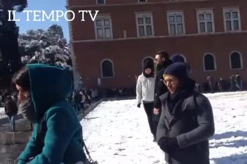A Piazza Venezia la mega battaglia a palle di neve