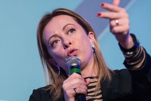Giorgia Meloni sfotte le femministe: "Felici di sentirvi put**ne?"