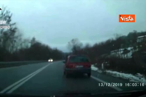Esce dal carcere e ruba un'auto. Ma la fuga finisce malissimo