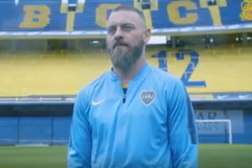 Boca pazzo di De Rossi, l'ingresso nella Bombonera è da brividi