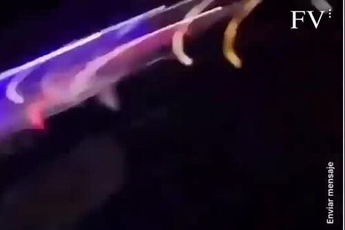 Crolla la passerella del concerto, il pubblico precipita in mare