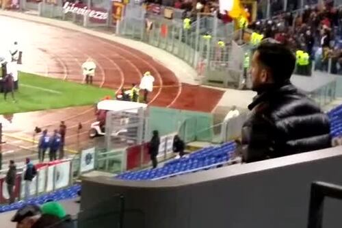 Manolas soffre e sbraita. Guarda come esulta in tribuna
