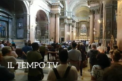 Folla alla messa per Cerciello Rega. La moglie: era la mia gioia