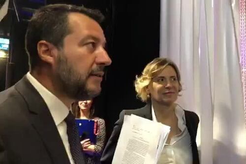 Anche Salvini scherza su Mark Caltagirone: "Vado in Europa per negare i matrimoni fantasma"