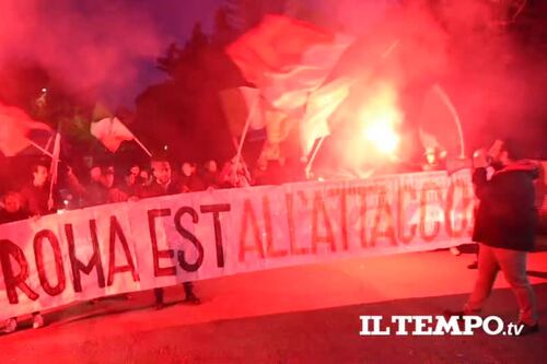 Fumogeni e celtiche, Forza Nuova a Torre Maura. La Raggi: Roma è antifascista
