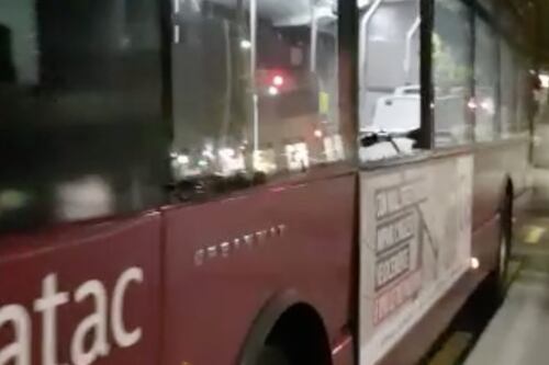 Passeggero impazzisce e spacca tutto. Autobus distrutto a Ponte Casilino