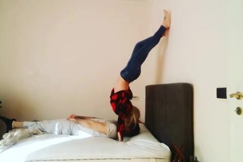 Luca Sacchi e Anastasiya su Instagram i video mentre lei fa ginnastica