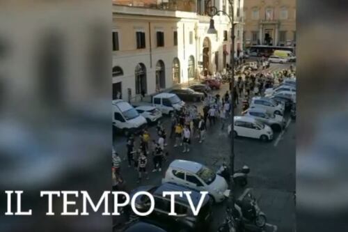 Verso Lazio-Celtic. Cori, birra e sciarpe: la sfilata alcolica degli scozzesi